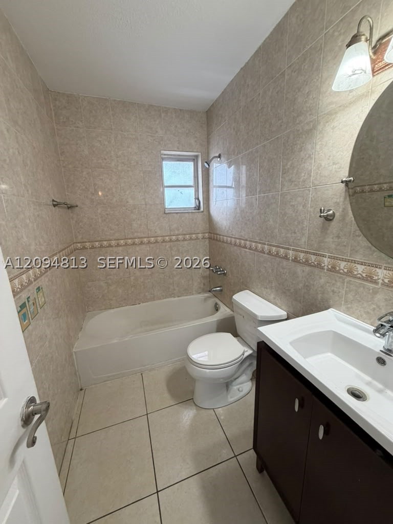 4050 NW 135th St #16-1, Opa Locka FL 33054