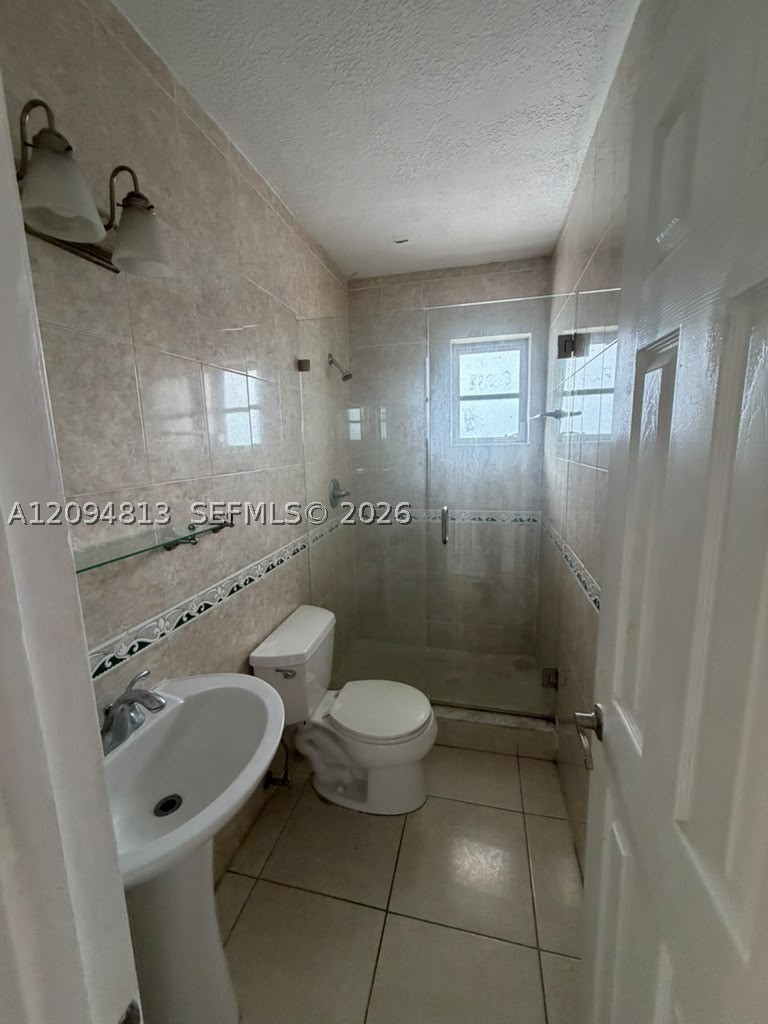 4050 NW 135th St #16-1, Opa Locka FL 33054