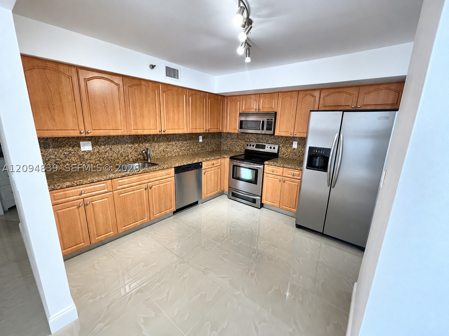 3500 Mystic Pointe Dr #3002, Aventura FL 33180