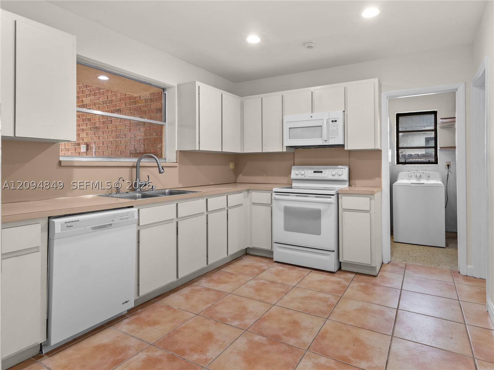 9360 SW 25th St, Miami FL 33165