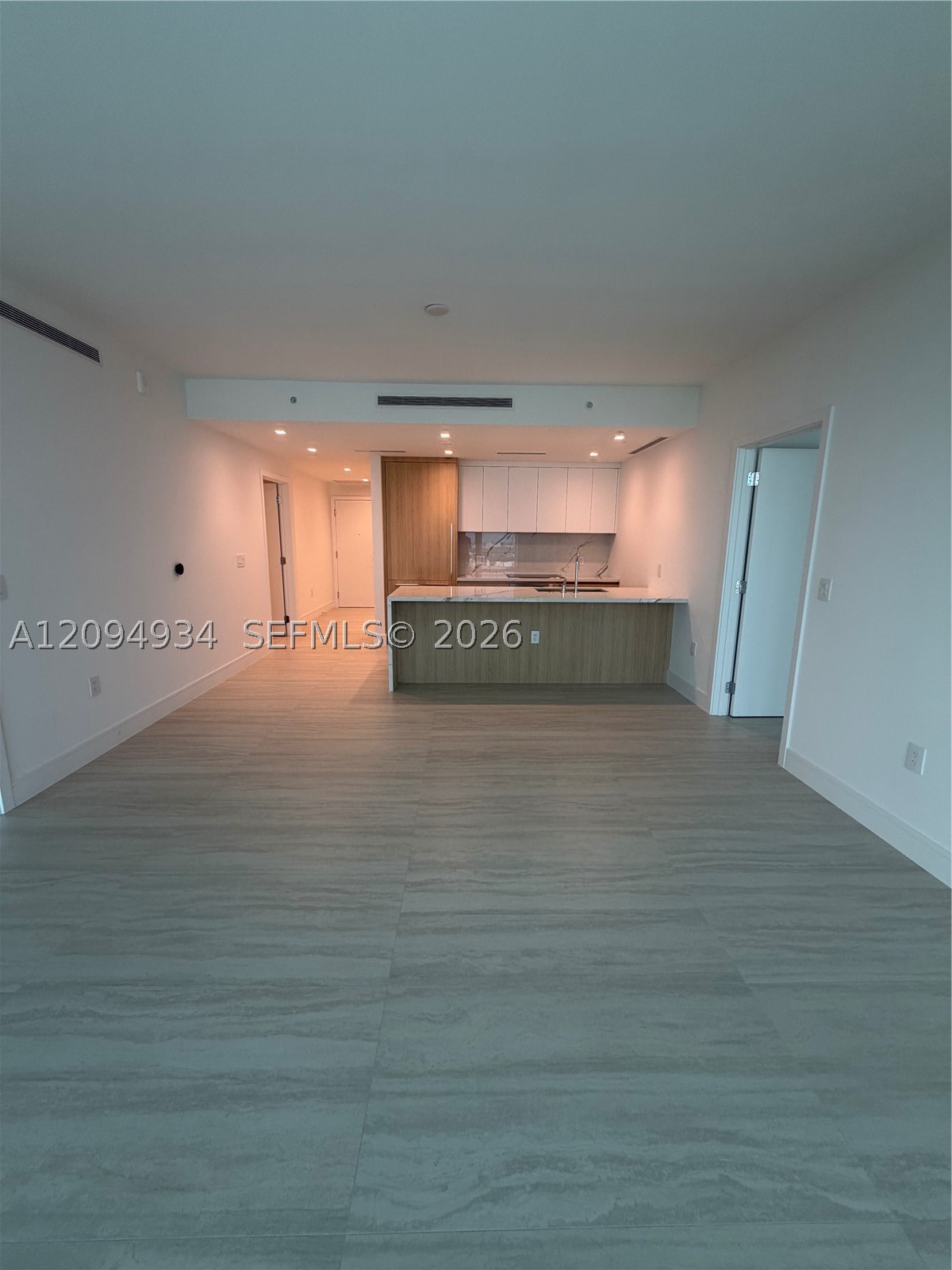2411 Laguna Cir #2408, Miami FL 33181