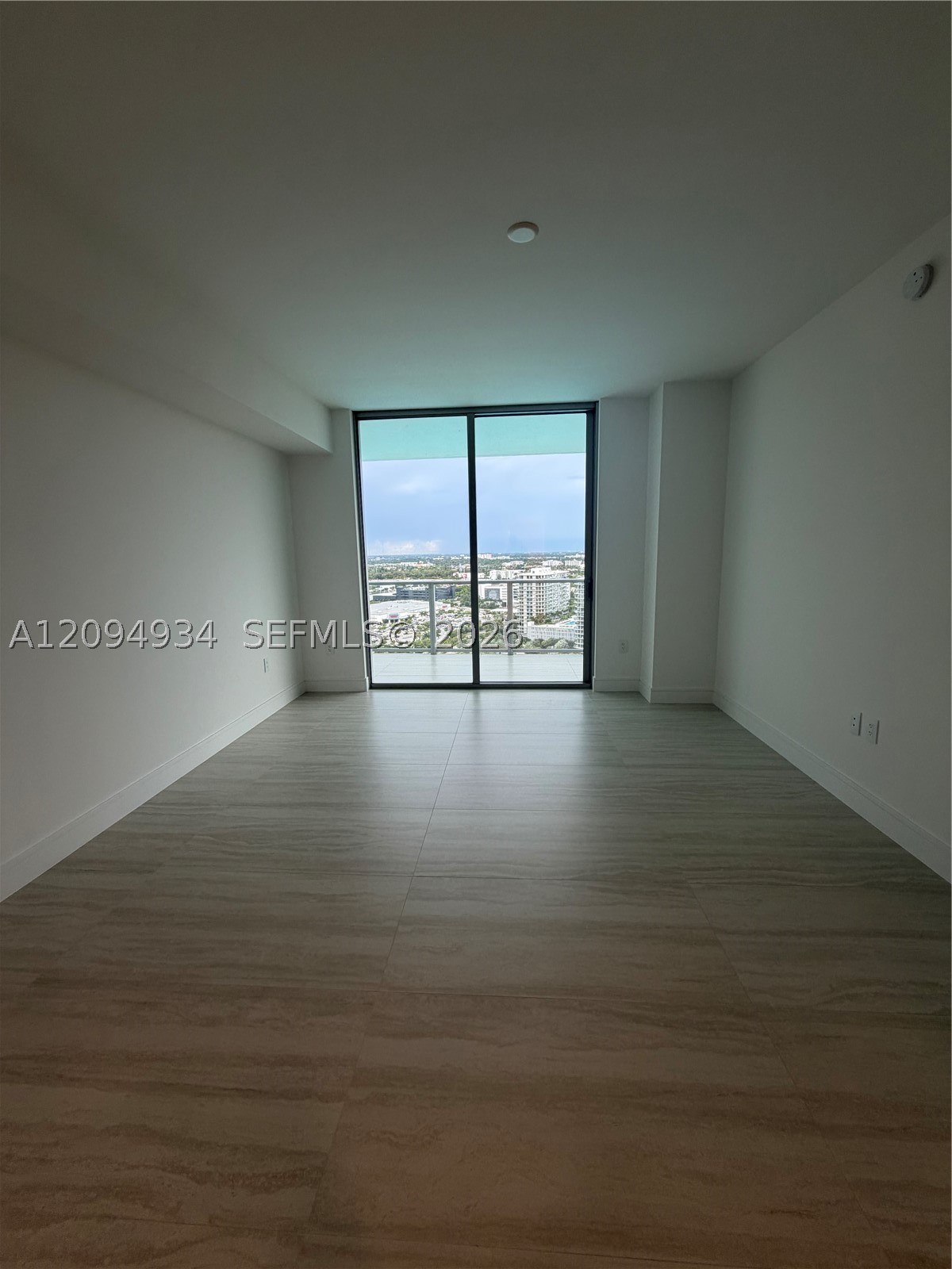 2411 Laguna Cir #2408, Miami FL 33181