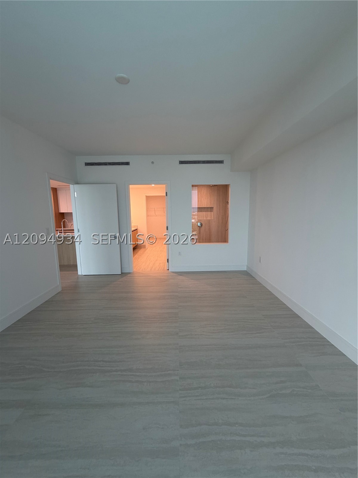2411 Laguna Cir #2408, Miami FL 33181
