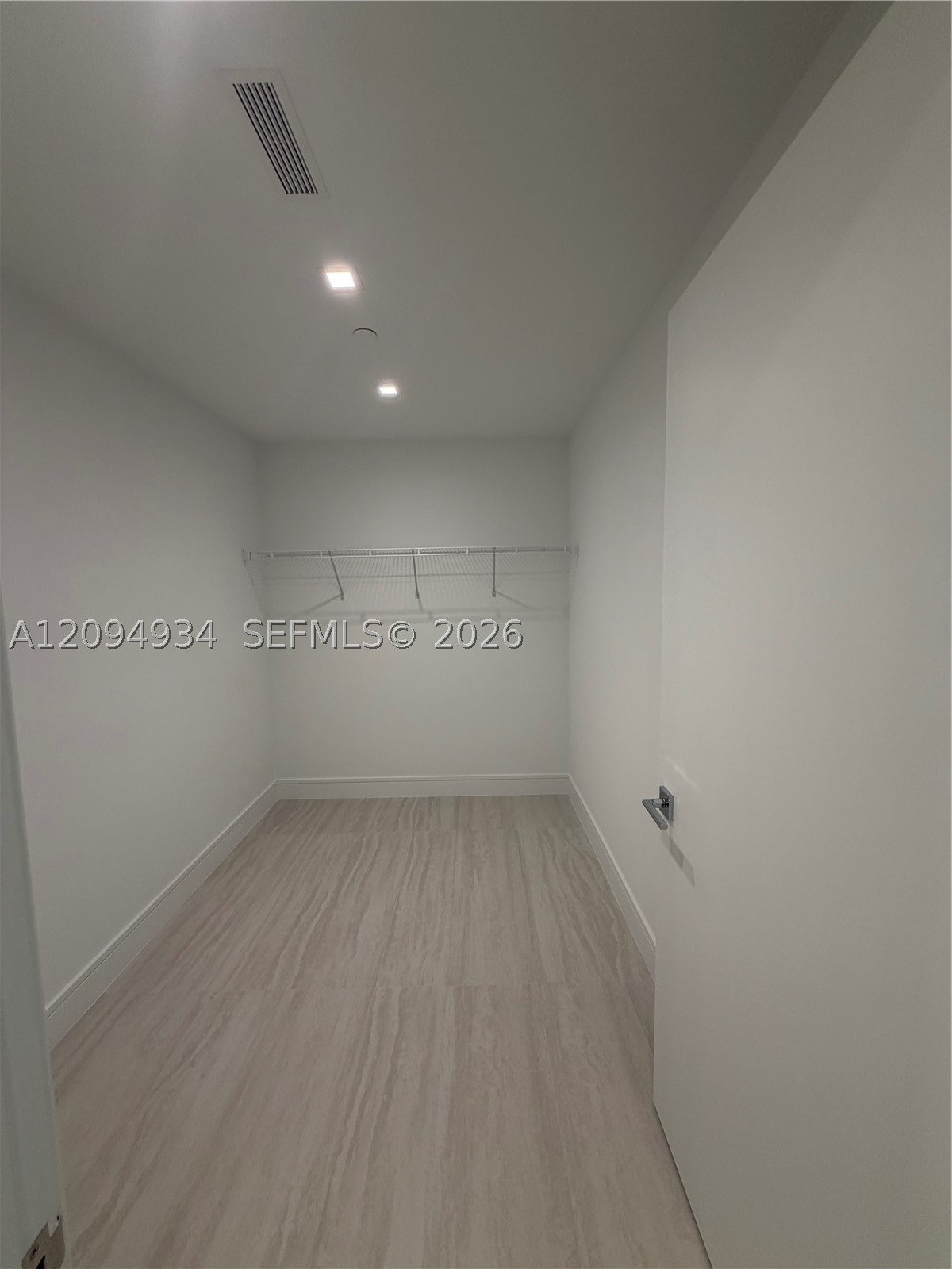 2411 Laguna Cir #2408, Miami FL 33181