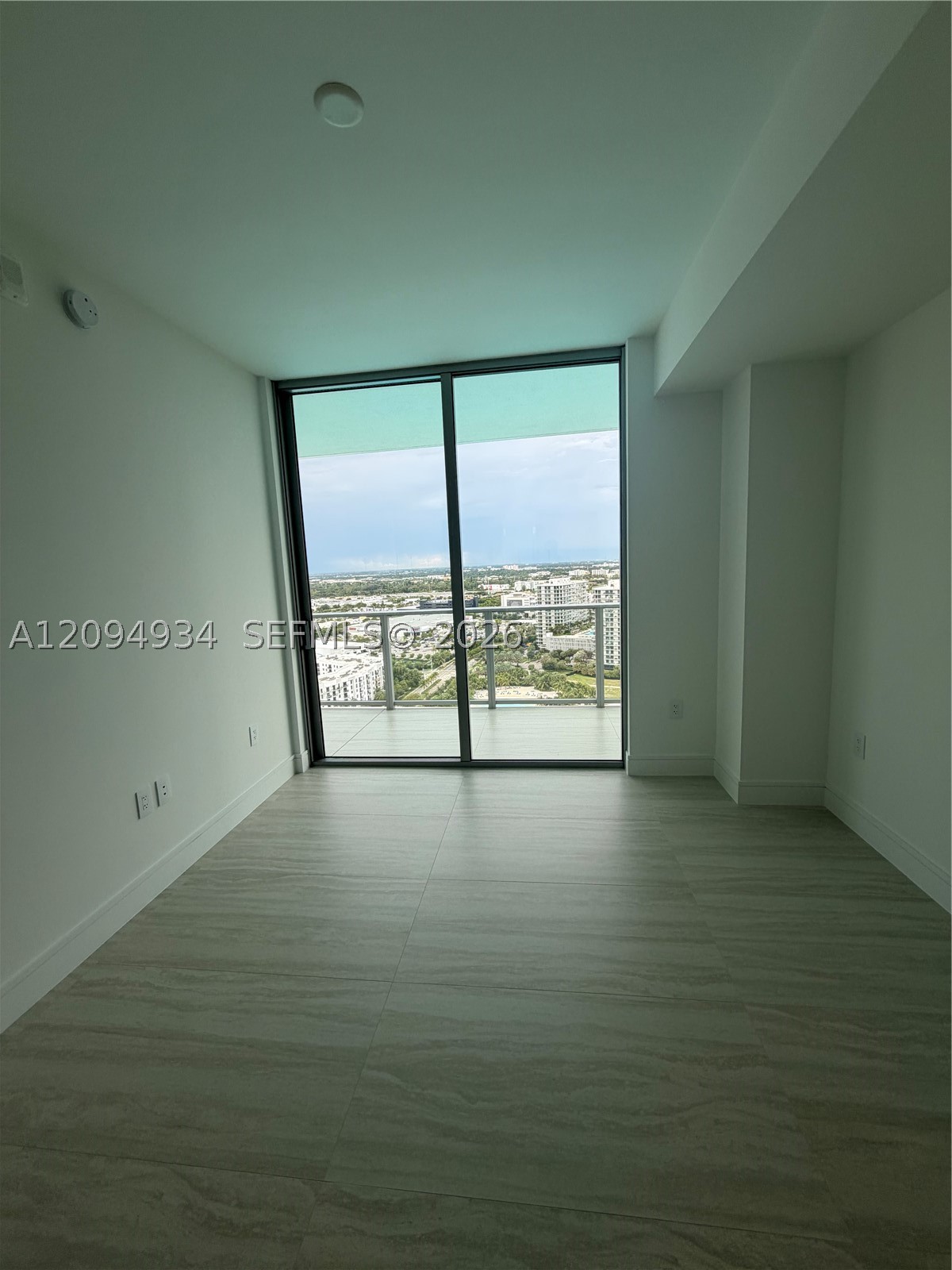 2411 Laguna Cir #2408, Miami FL 33181