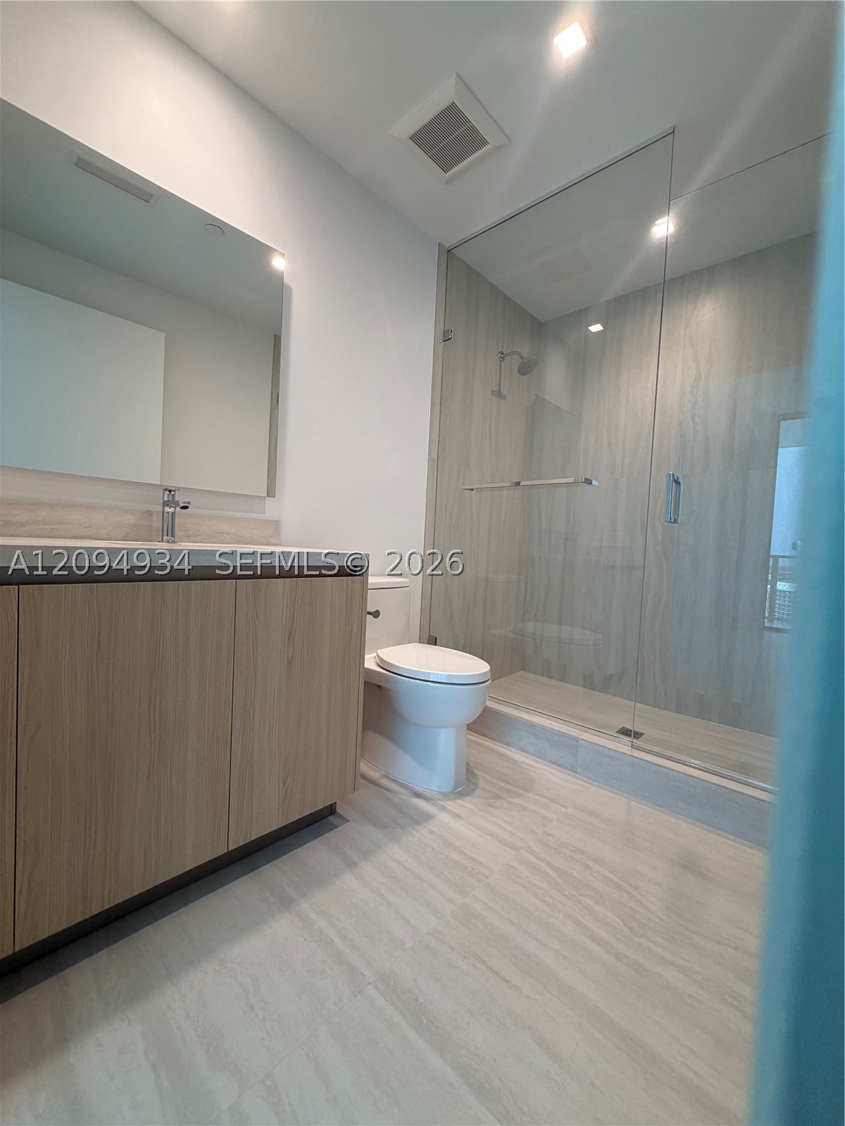 2411 Laguna Cir #2408, Miami FL 33181