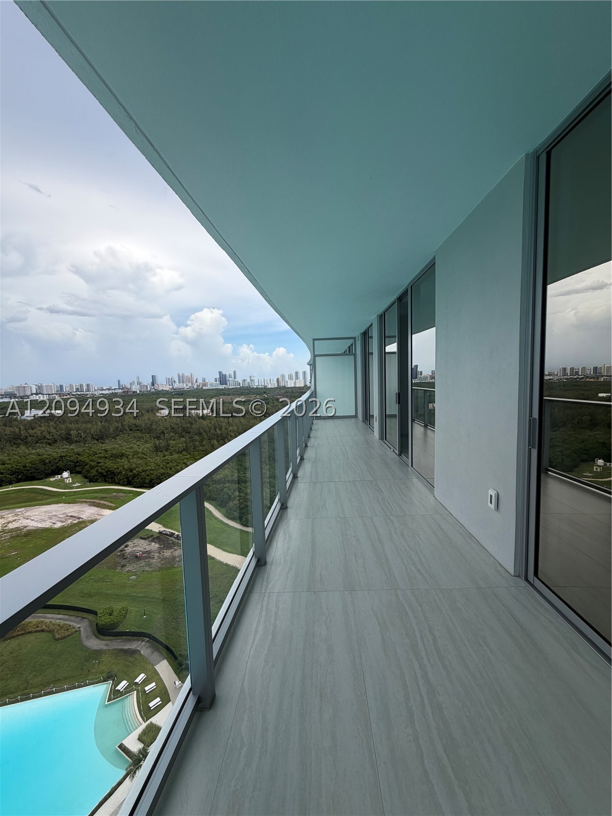 2411 Laguna Cir #2408, Miami FL 33181