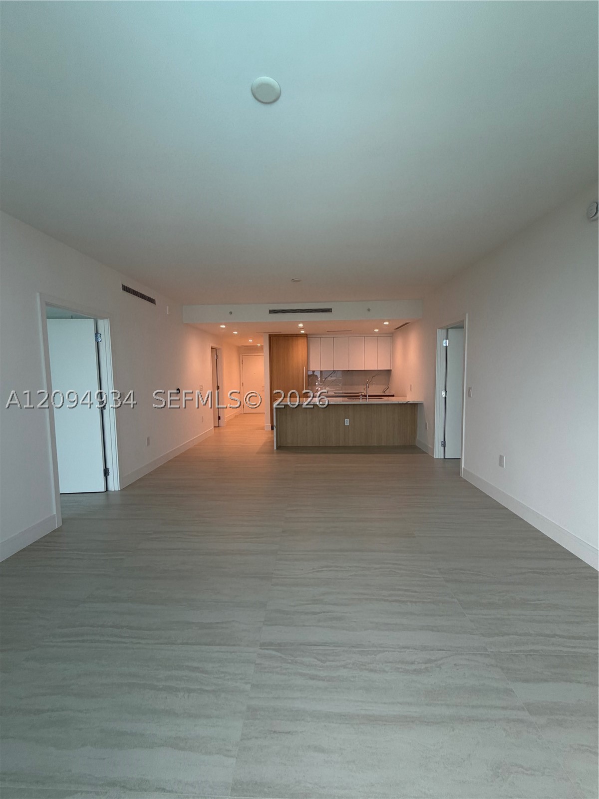 2411 Laguna Cir #2408, Miami FL 33181
