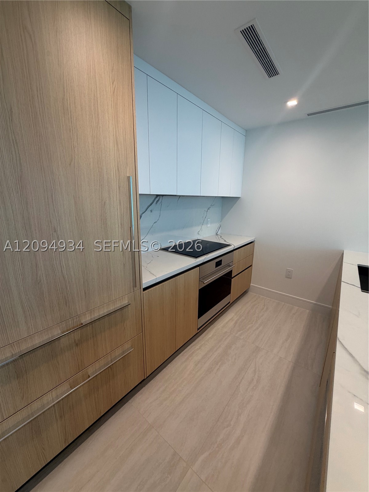 2411 Laguna Cir #2408, Miami FL 33181