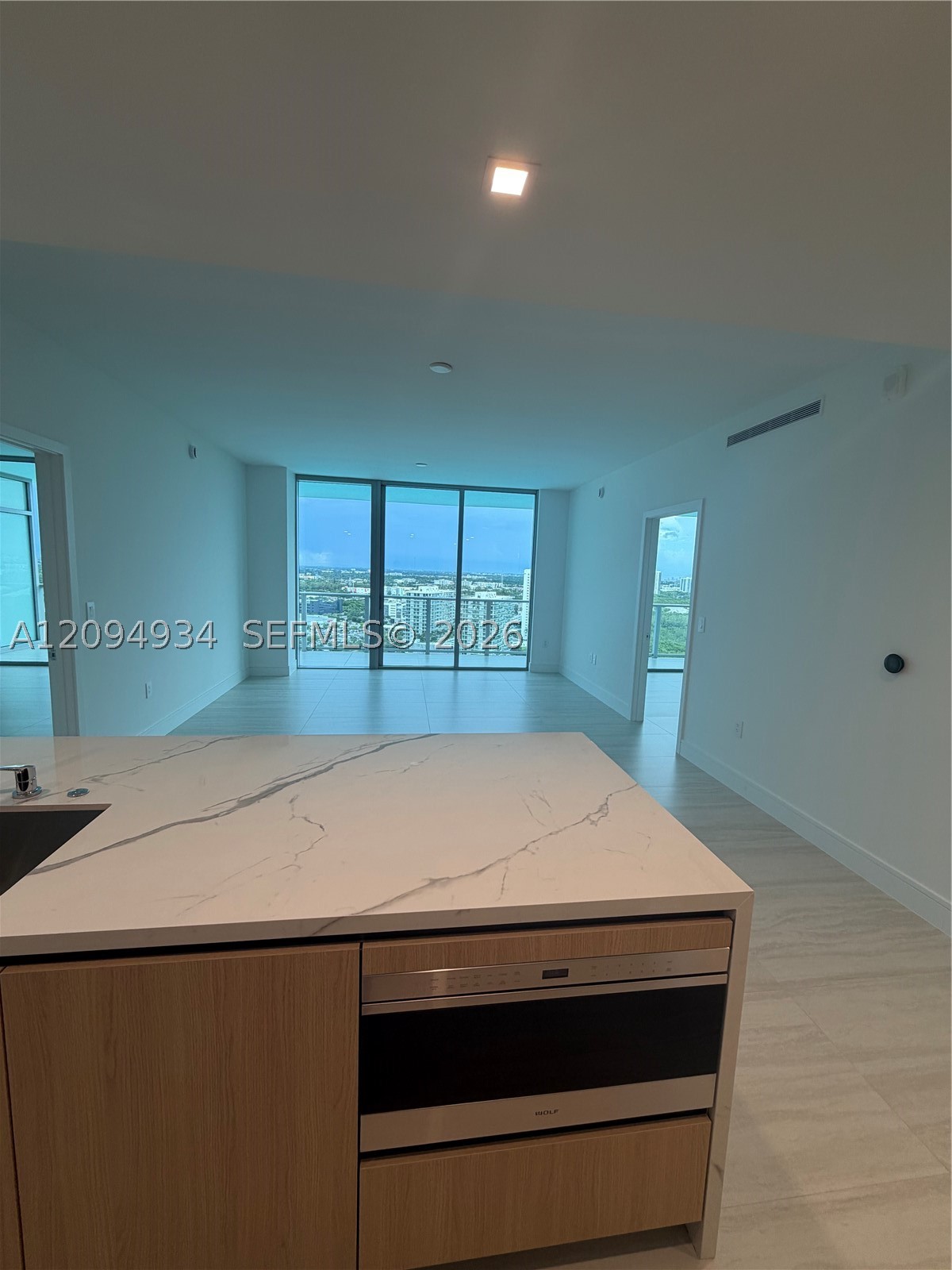2411 Laguna Cir #2408, Miami FL 33181