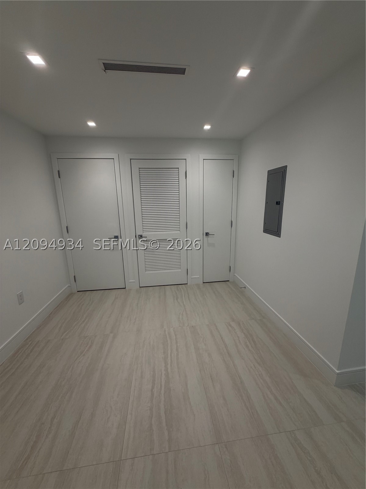 2411 Laguna Cir #2408, Miami FL 33181