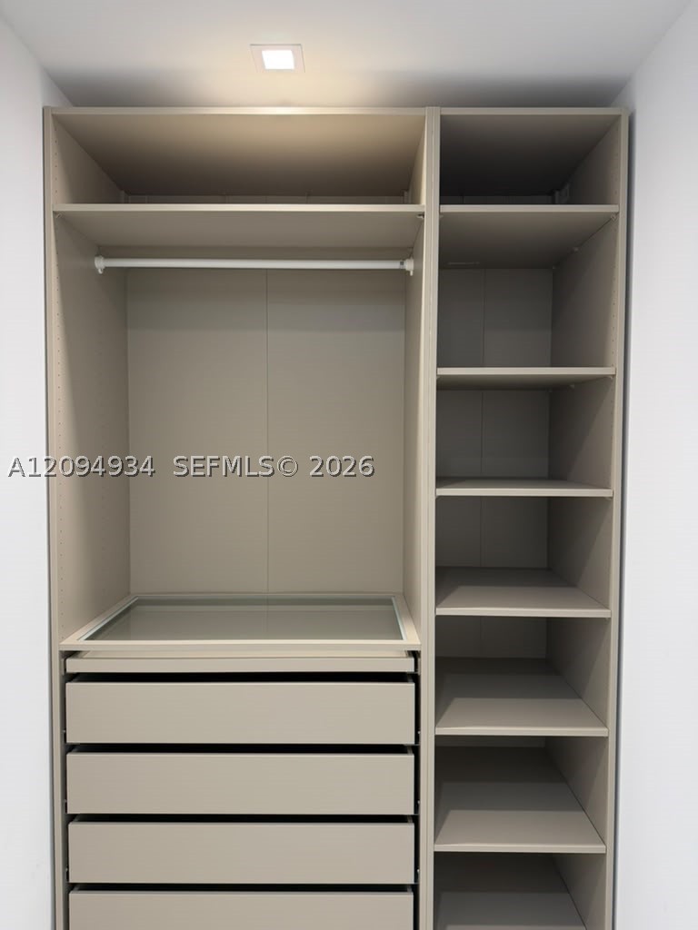 2411 Laguna Cir #2408, Miami FL 33181