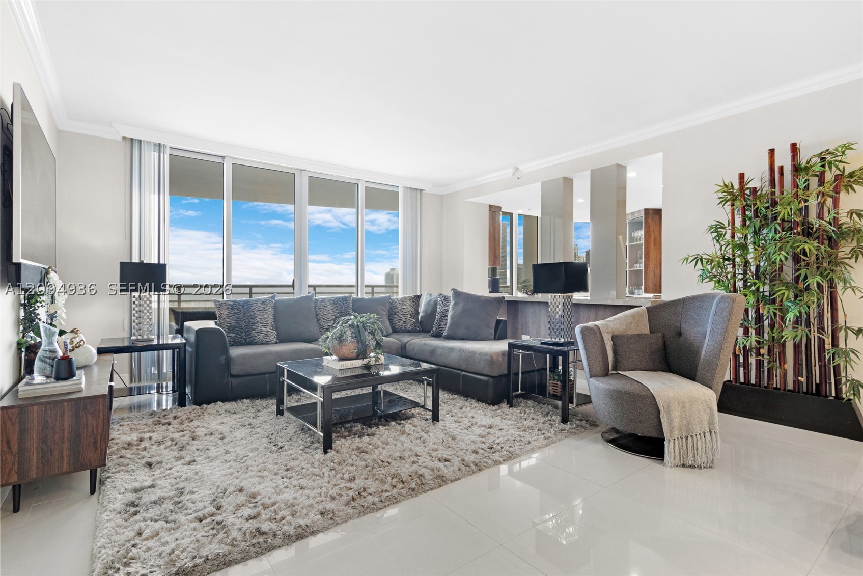 848 Brickell Key Dr #3905, Miami FL 33131