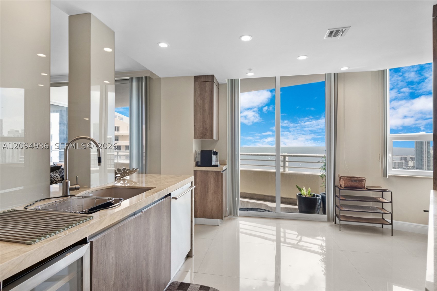 848 Brickell Key Dr #3905, Miami FL 33131