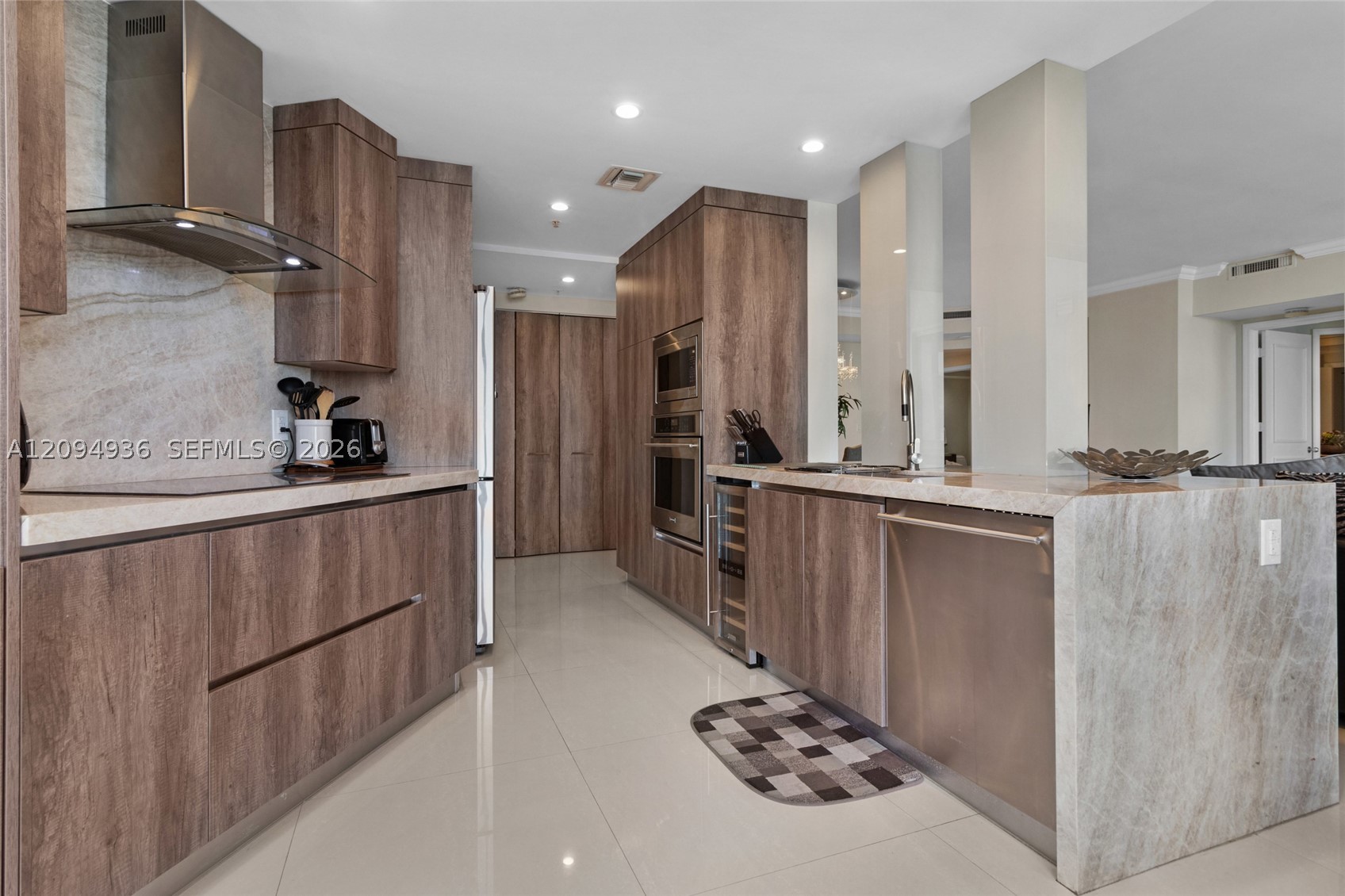 848 Brickell Key Dr #3905, Miami FL 33131