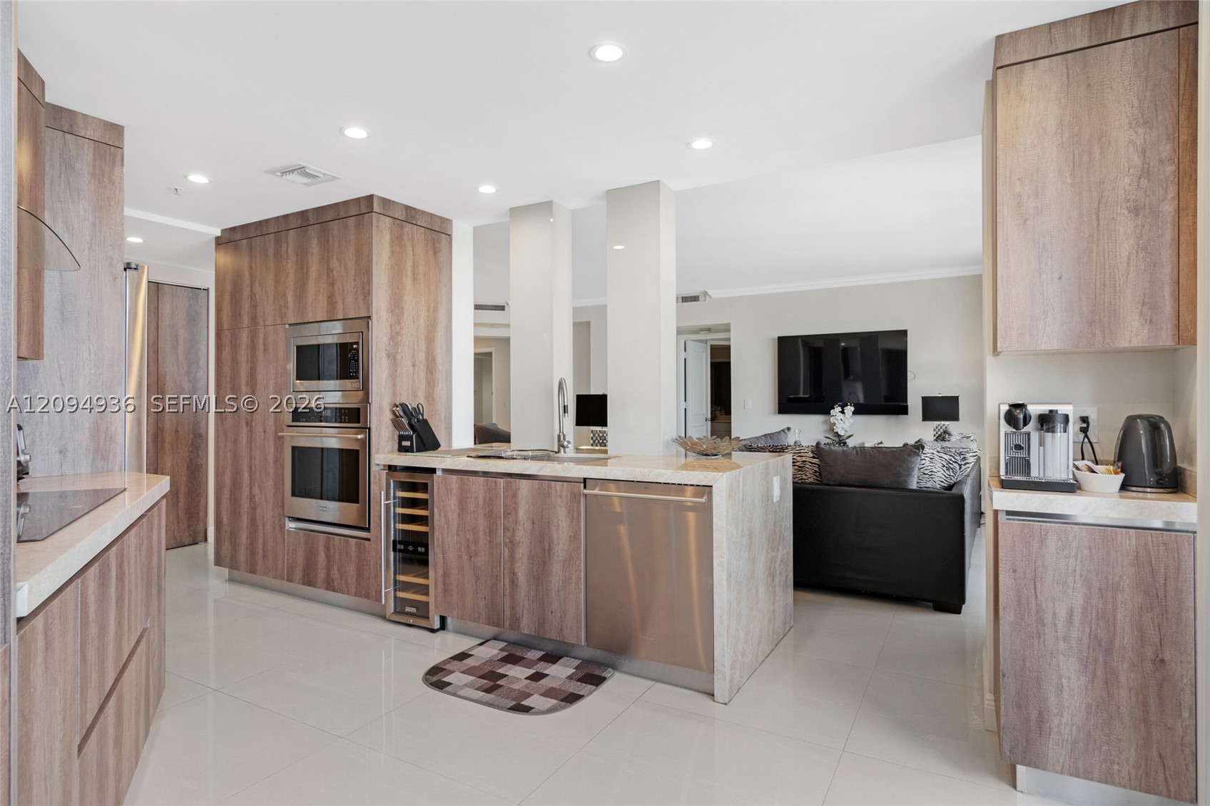 848 Brickell Key Dr #3905, Miami FL 33131