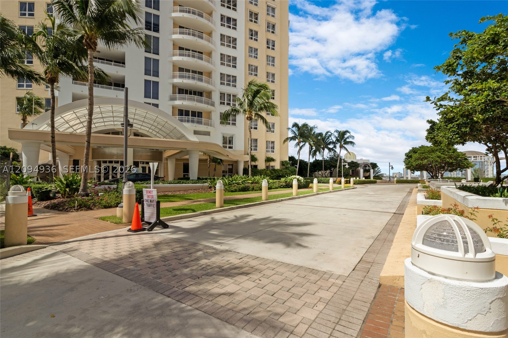 848 Brickell Key Dr #3905, Miami FL 33131
