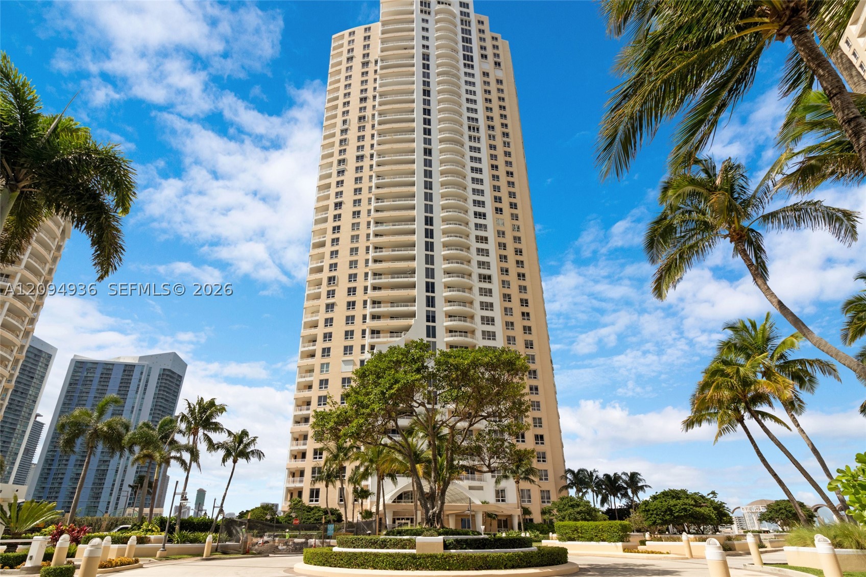 848 Brickell Key Dr #3905, Miami FL 33131