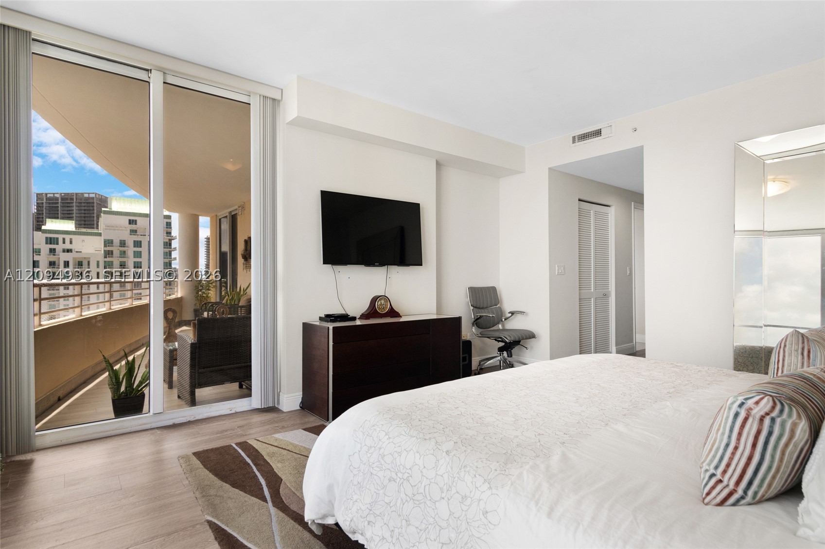 848 Brickell Key Dr #3905, Miami FL 33131