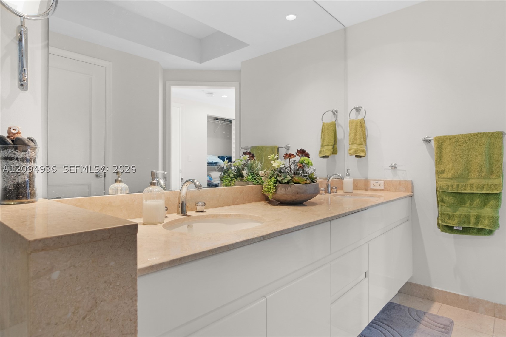 848 Brickell Key Dr #3905, Miami FL 33131