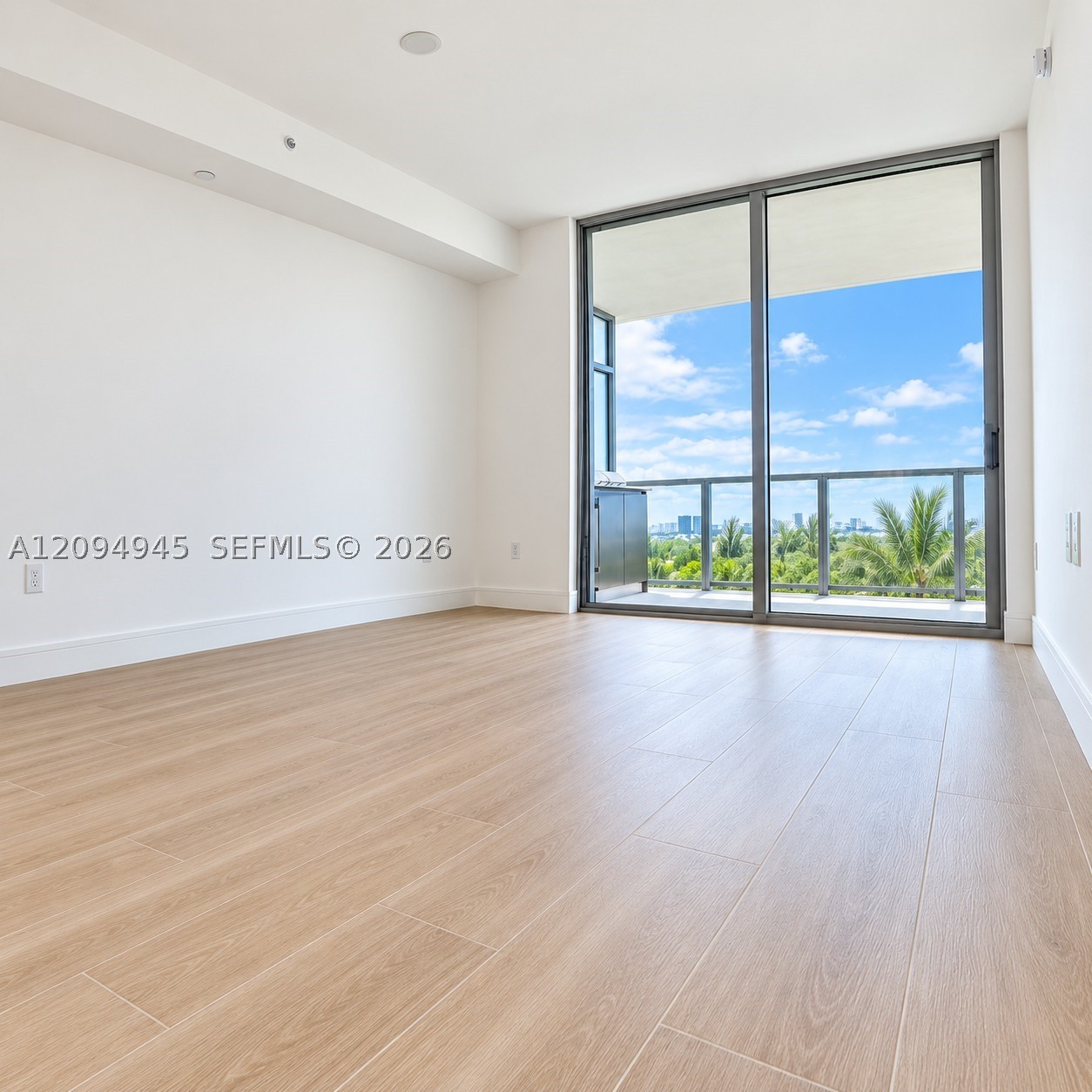 2411 Laguna Circle #802, Miami FL 33181
