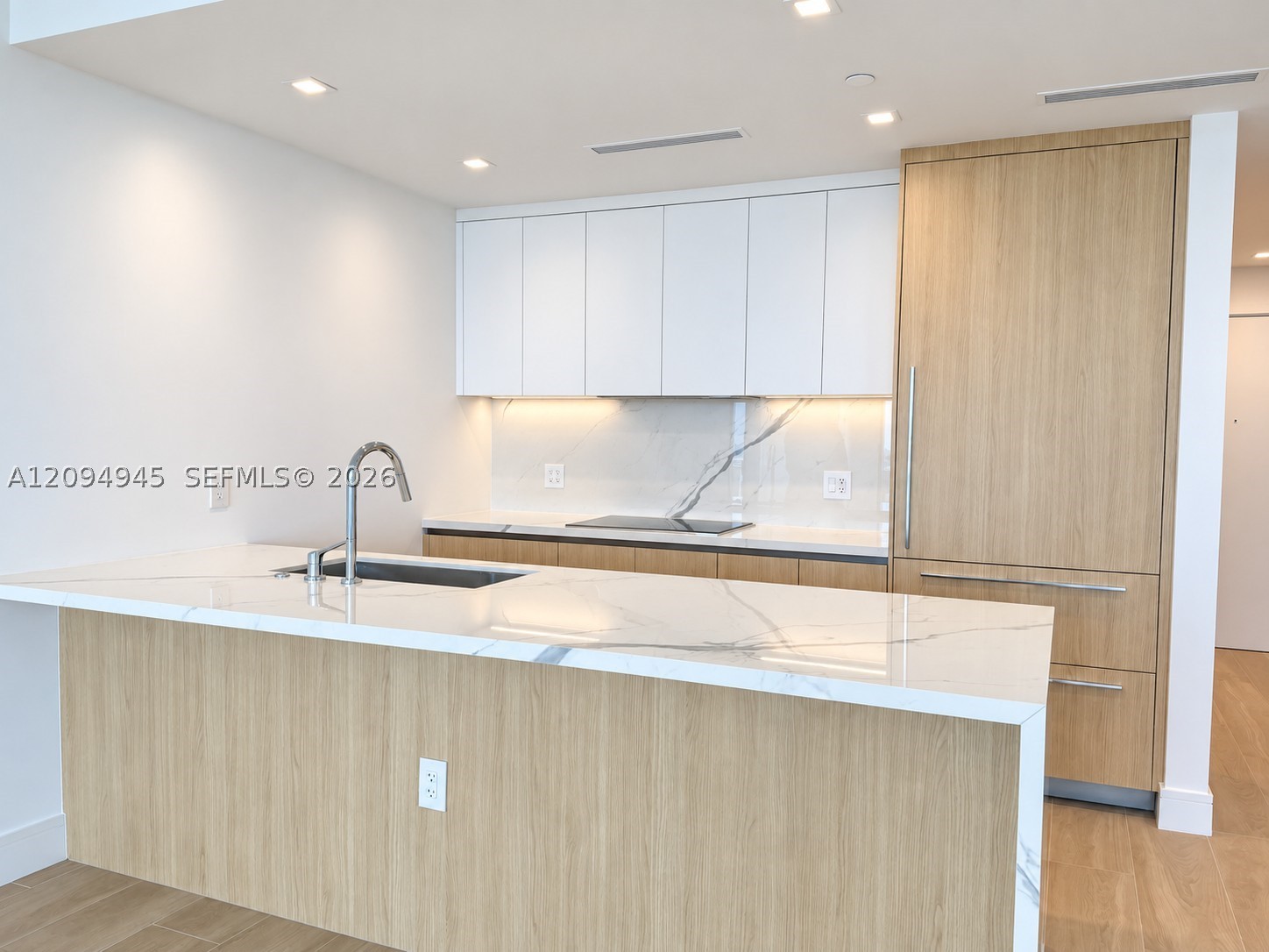 2411 Laguna Circle #802, Miami FL 33181