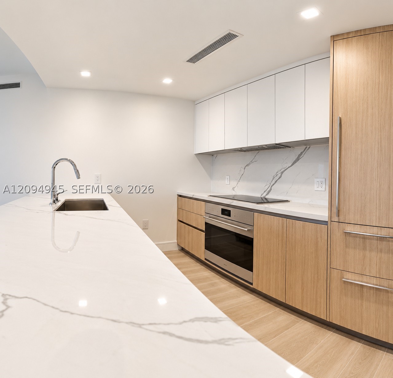 2411 Laguna Circle #802, Miami FL 33181