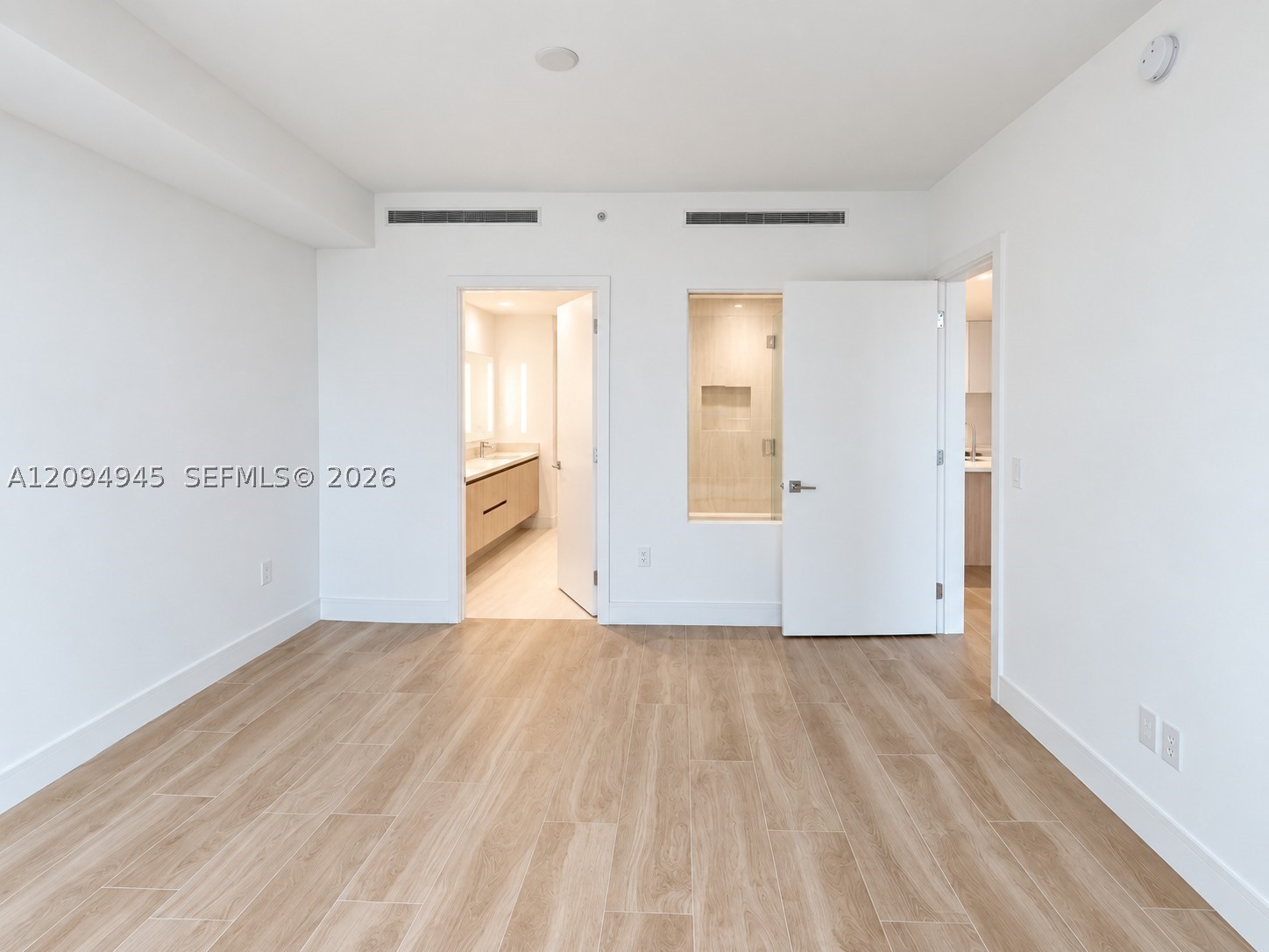 2411 Laguna Circle #802, Miami FL 33181