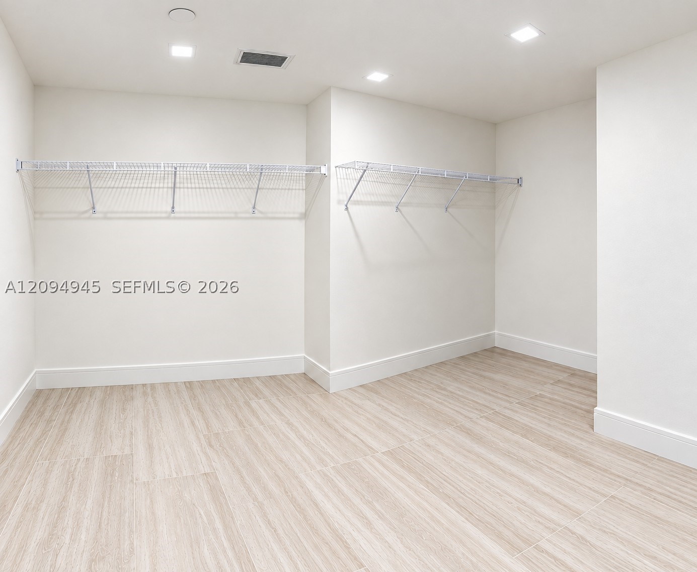 2411 Laguna Circle #802, Miami FL 33181