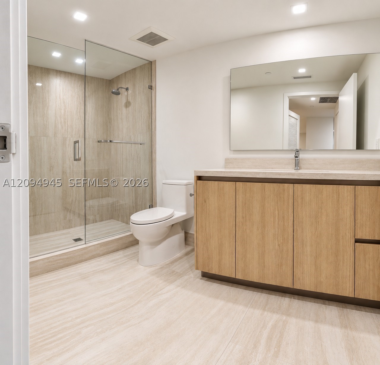 2411 Laguna Circle #802, Miami FL 33181