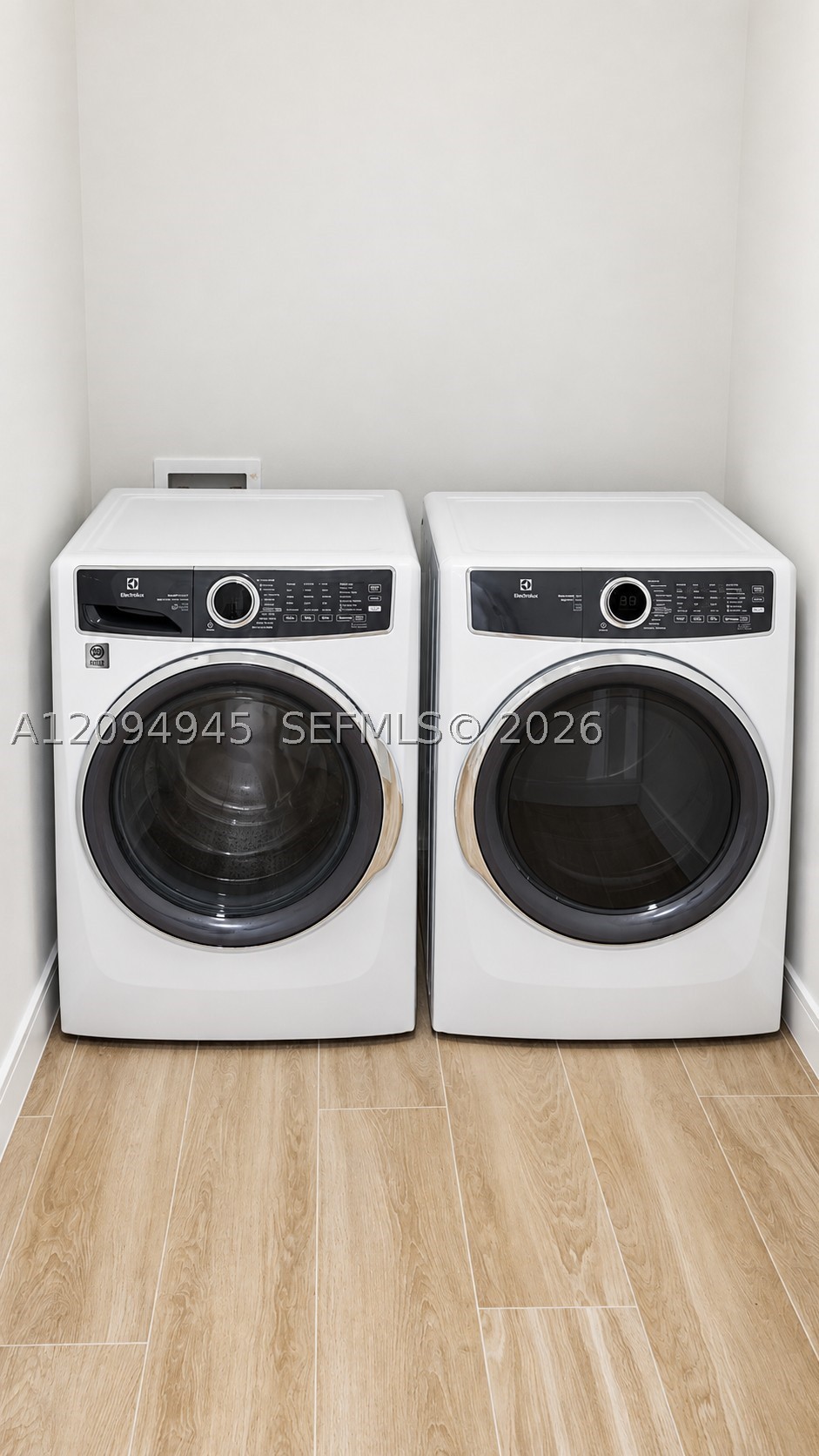 2411 Laguna Circle #802, Miami FL 33181