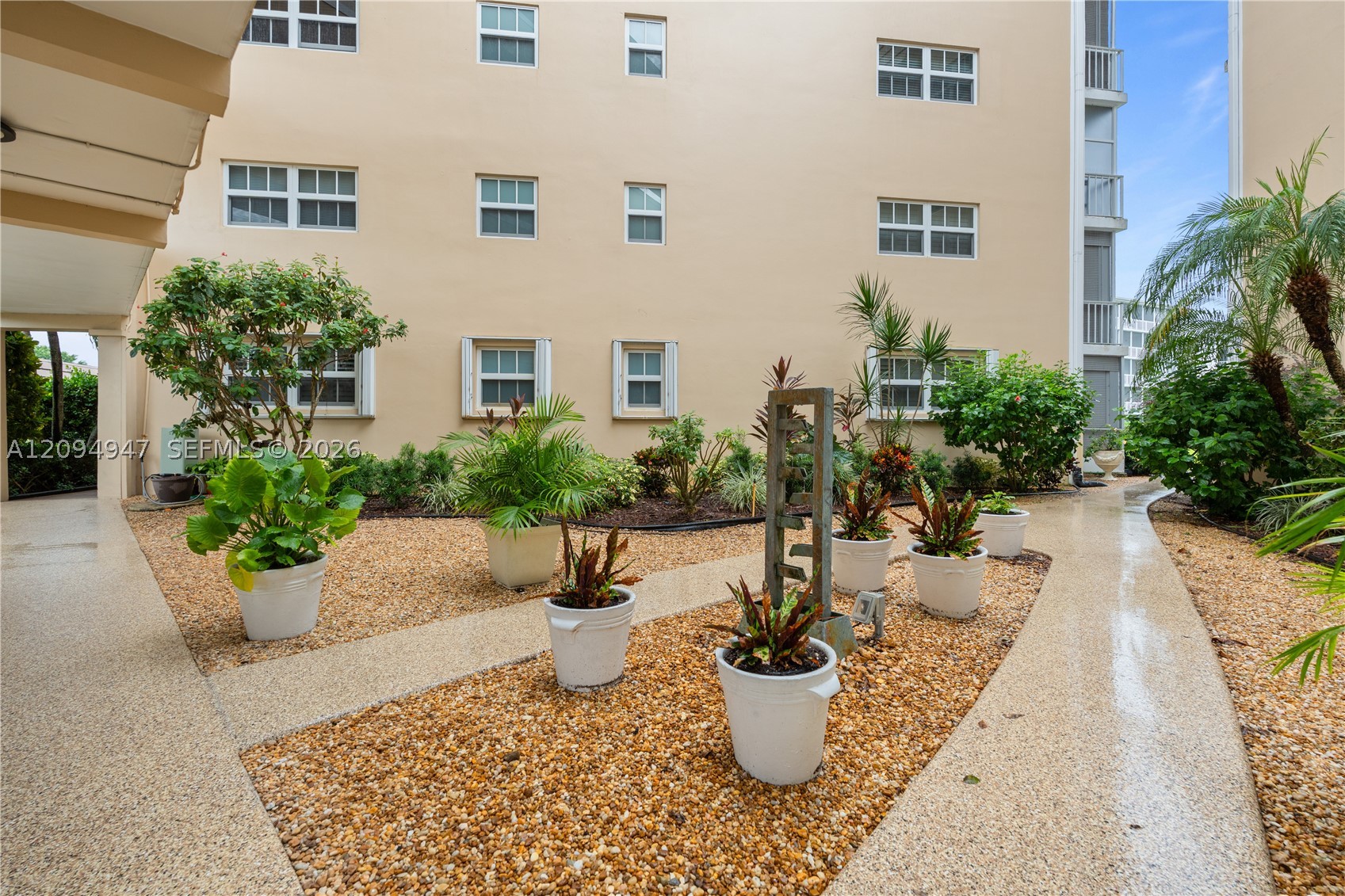 145 Atlantis Blvd #101, Atlantis FL 33462