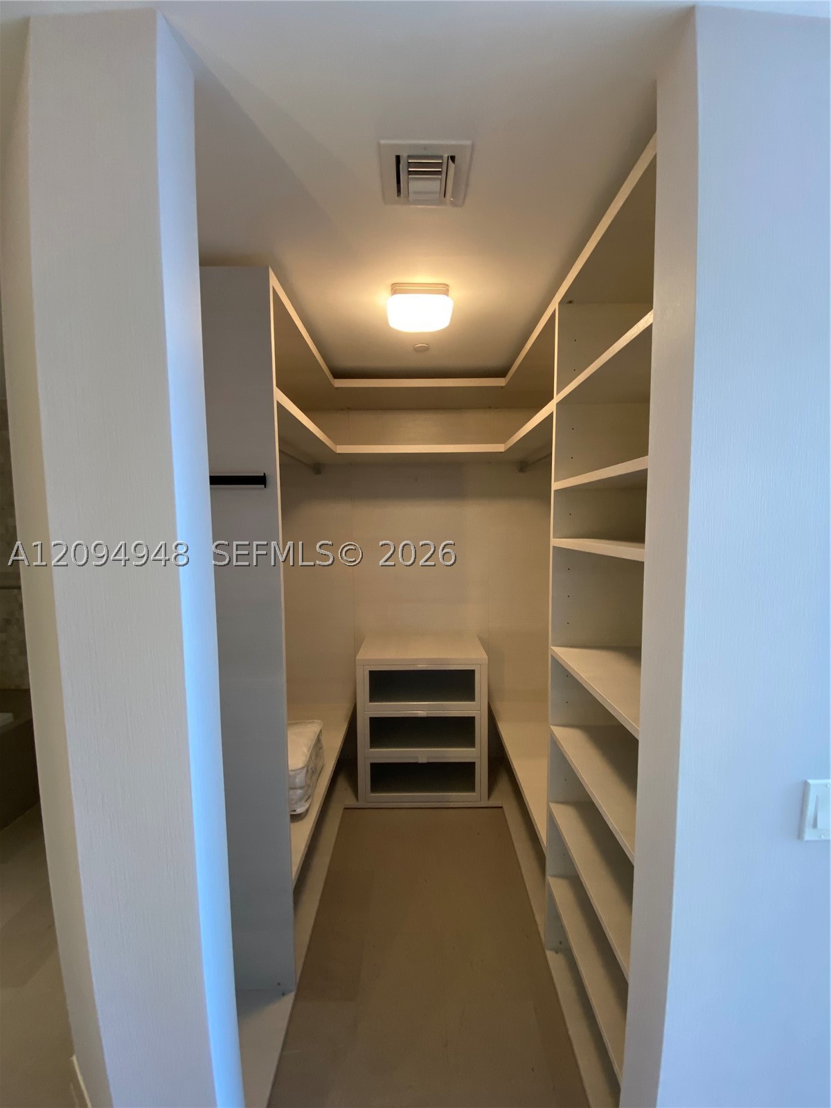 88 SW 7th St #1904, Miami FL 33130