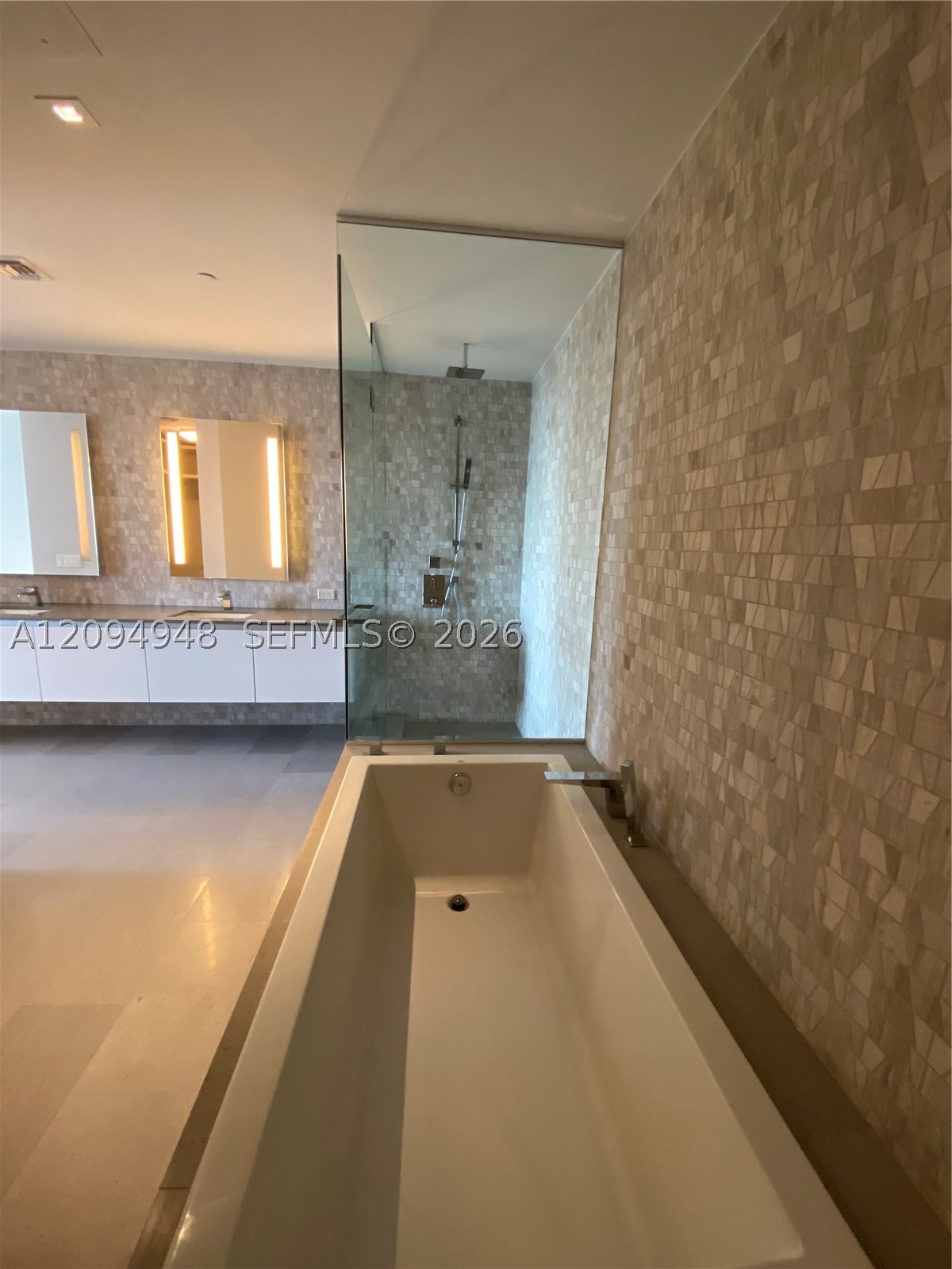 88 SW 7th St #1904, Miami FL 33130