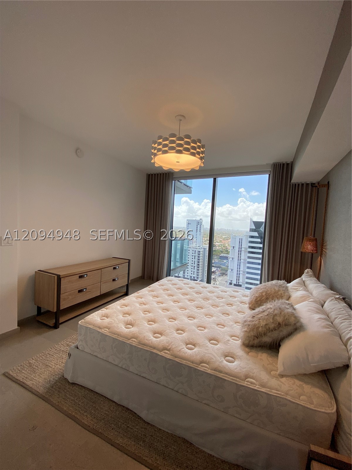 88 SW 7th St #1904, Miami FL 33130