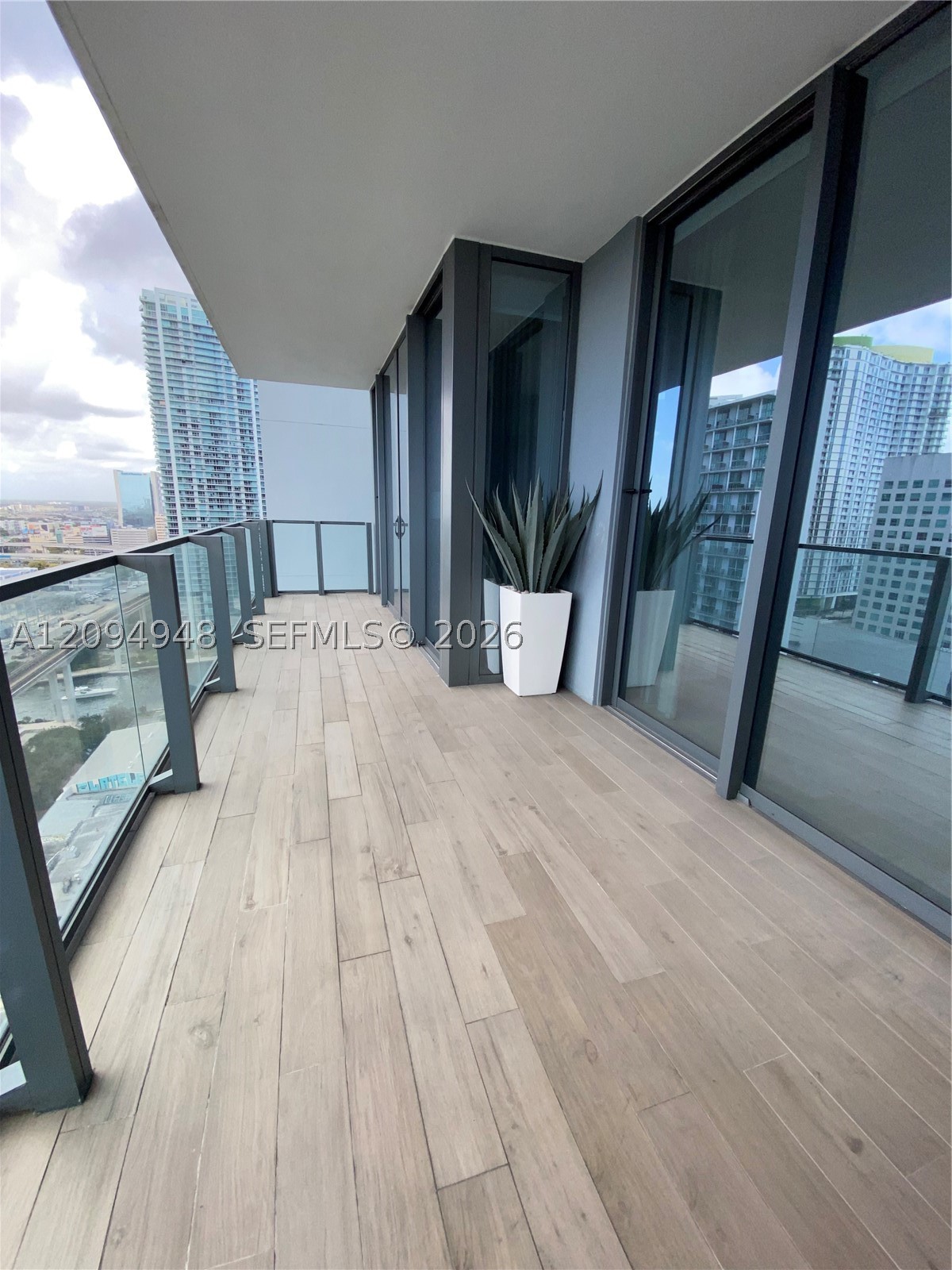 88 SW 7th St #1904, Miami FL 33130