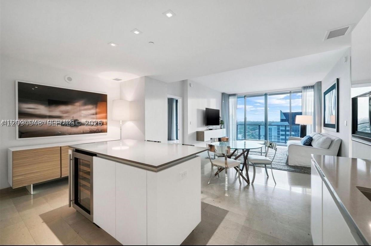 88 SW 7th St #1904, Miami FL 33130