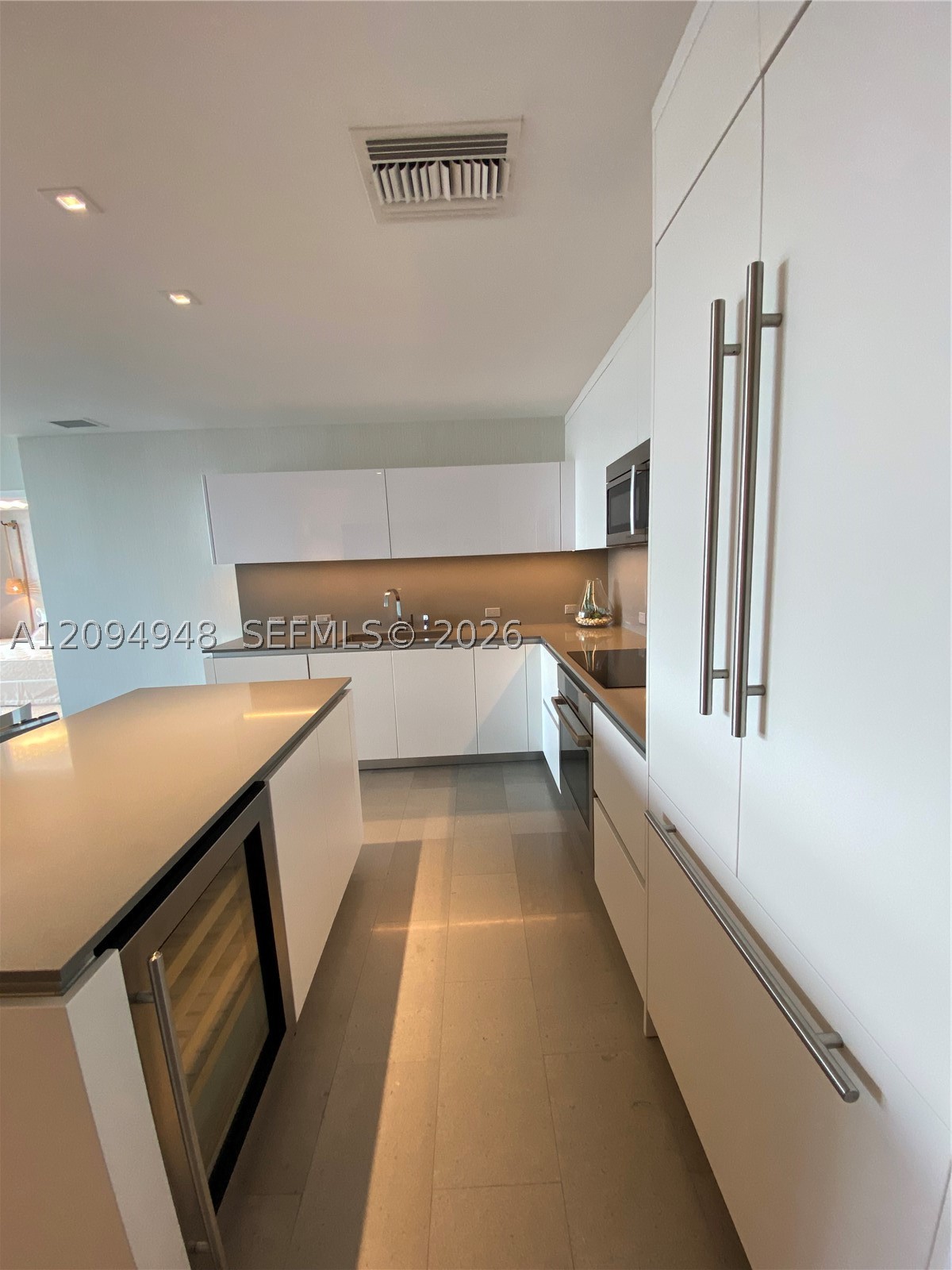 88 SW 7th St #1904, Miami FL 33130