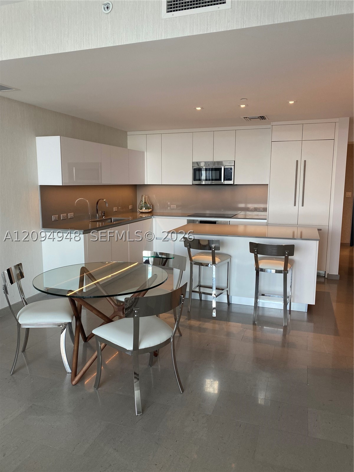 88 SW 7th St #1904, Miami FL 33130
