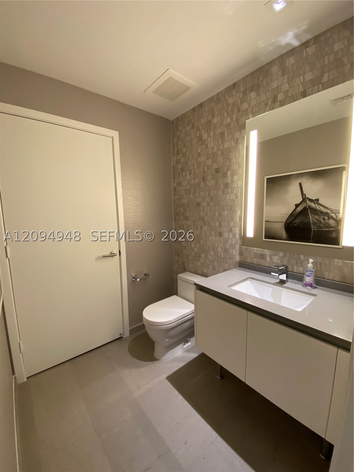 88 SW 7th St #1904, Miami FL 33130