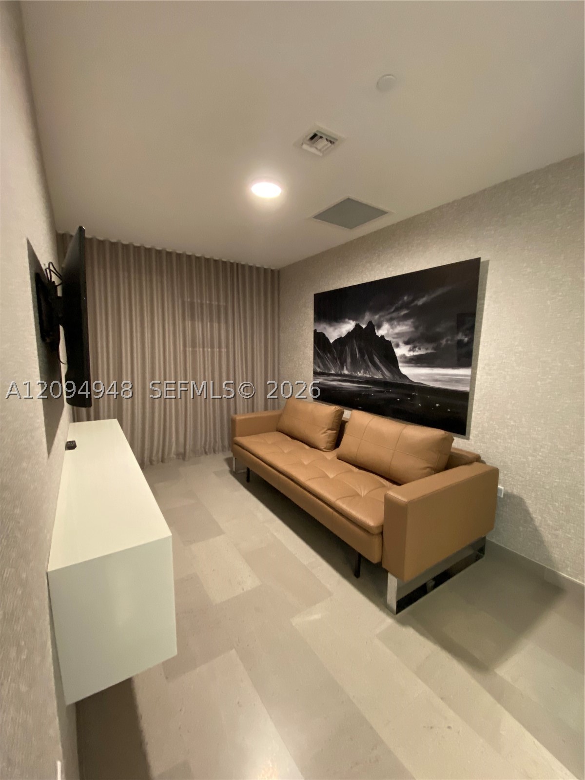 88 SW 7th St #1904, Miami FL 33130