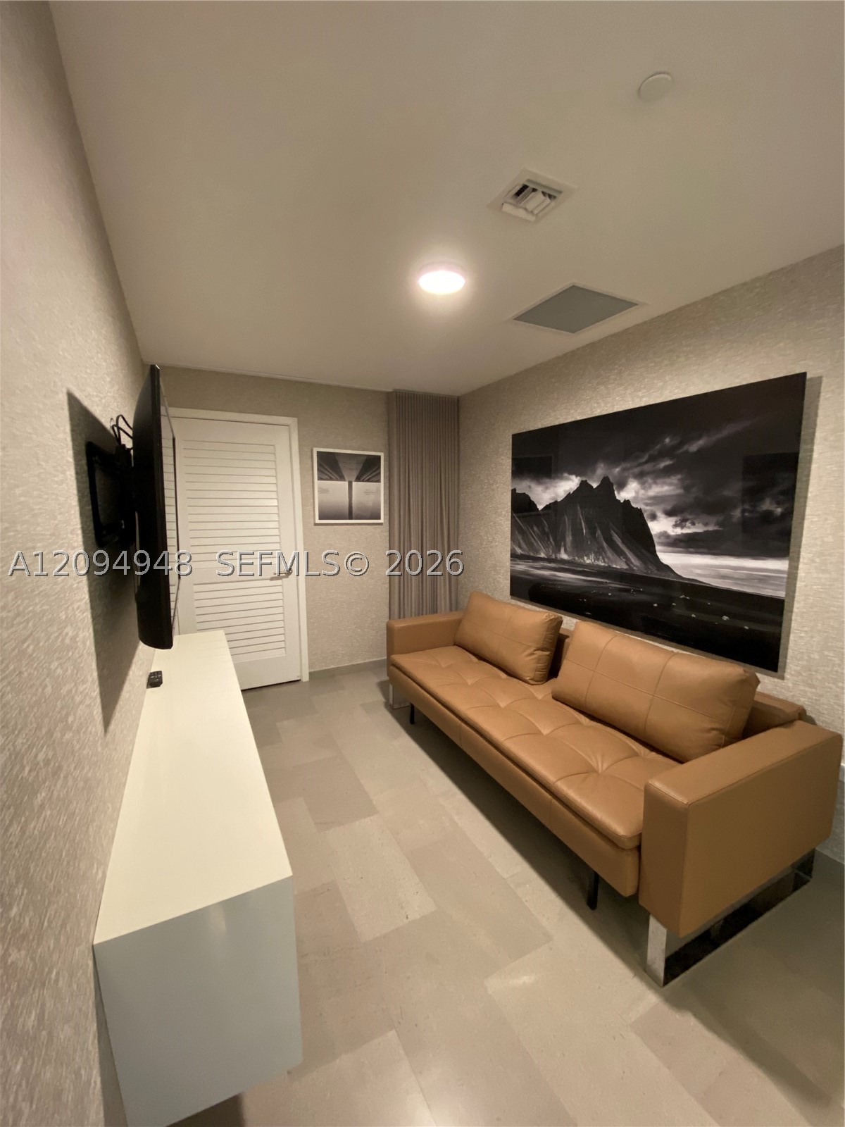 88 SW 7th St #1904, Miami FL 33130