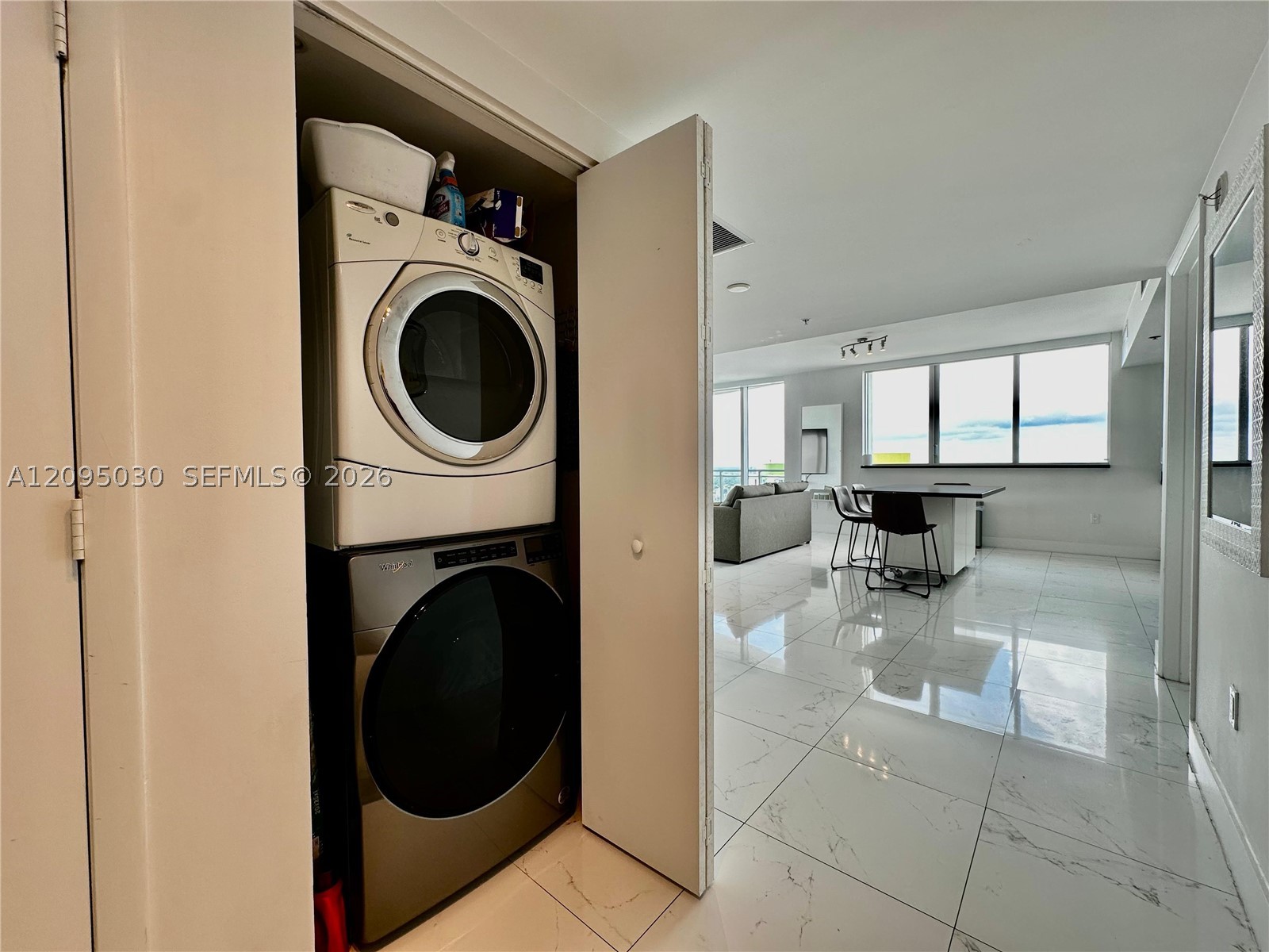 92 SW 3rd St #4905, Miami FL 33130