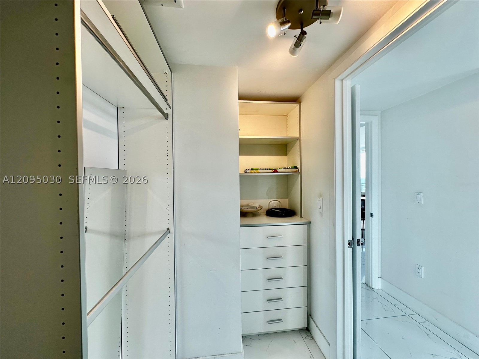 92 SW 3rd St #4905, Miami FL 33130