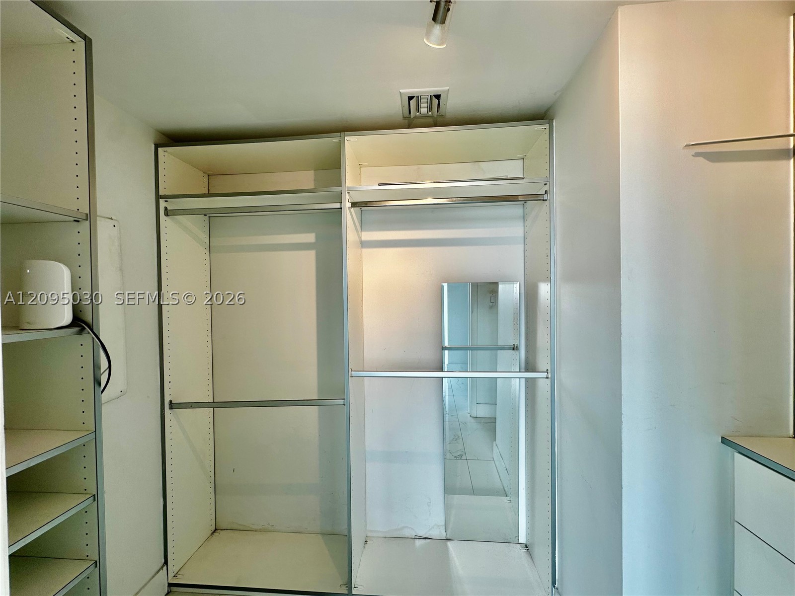 92 SW 3rd St #4905, Miami FL 33130