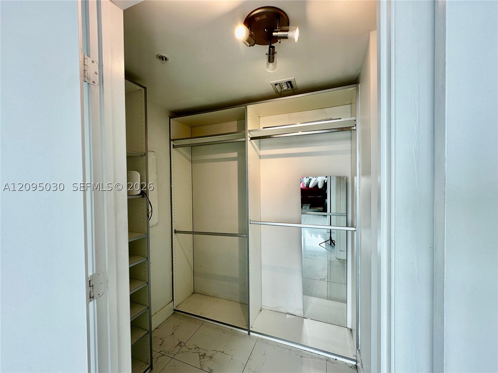92 SW 3rd St #4905, Miami FL 33130