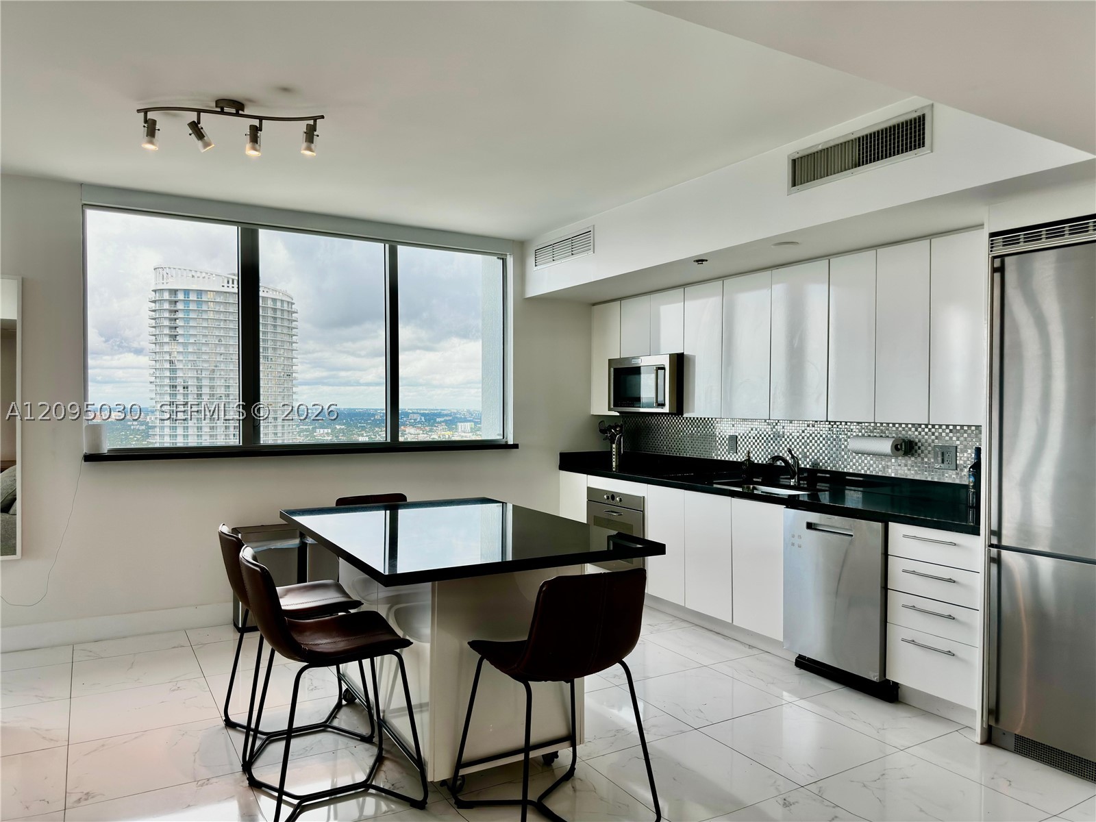 92 SW 3rd St #4905, Miami FL 33130
