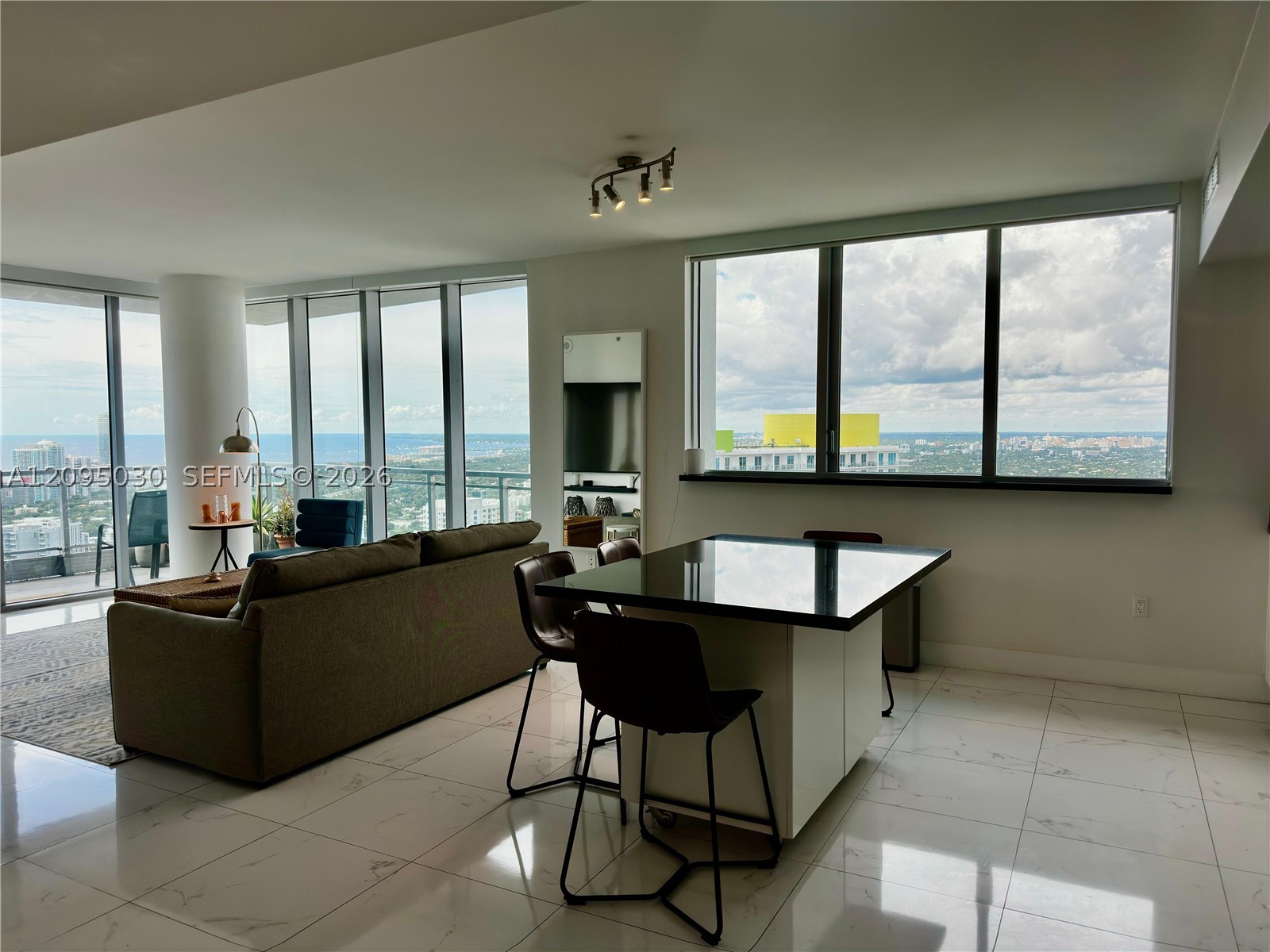 92 SW 3rd St #4905, Miami FL 33130