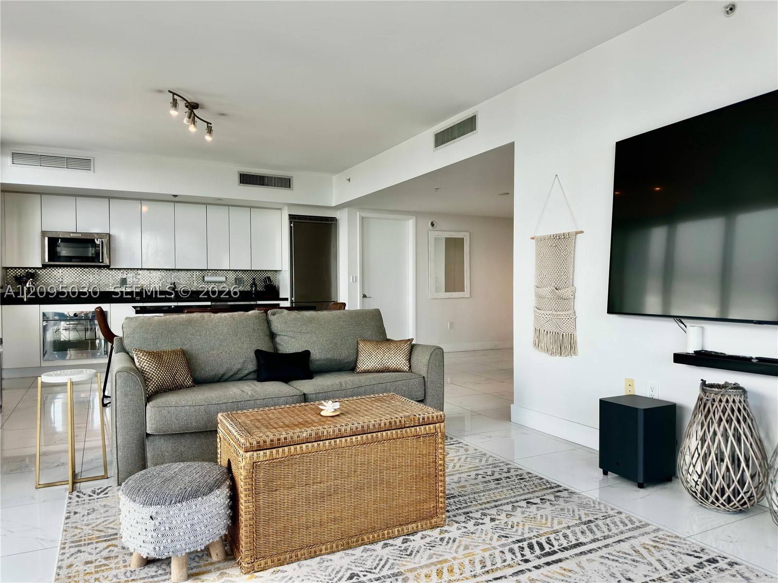 92 SW 3rd St #4905, Miami FL 33130