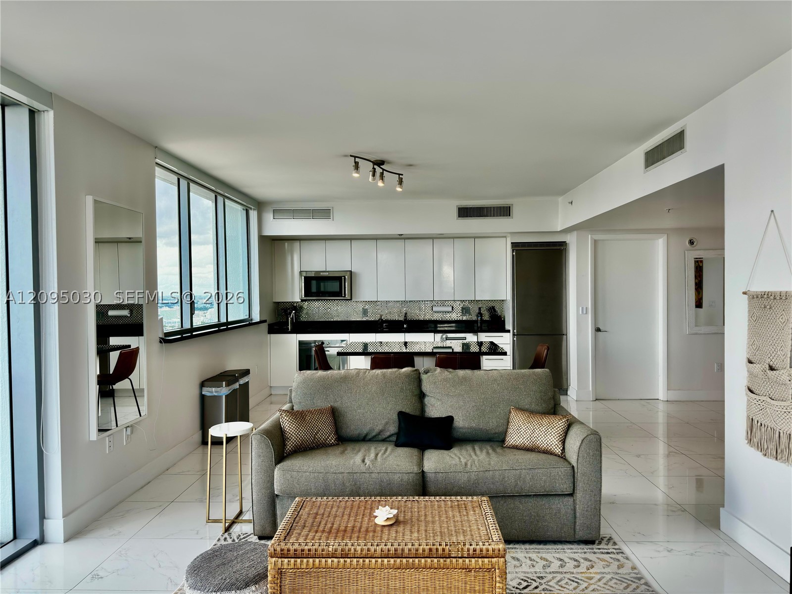 92 SW 3rd St #4905, Miami FL 33130